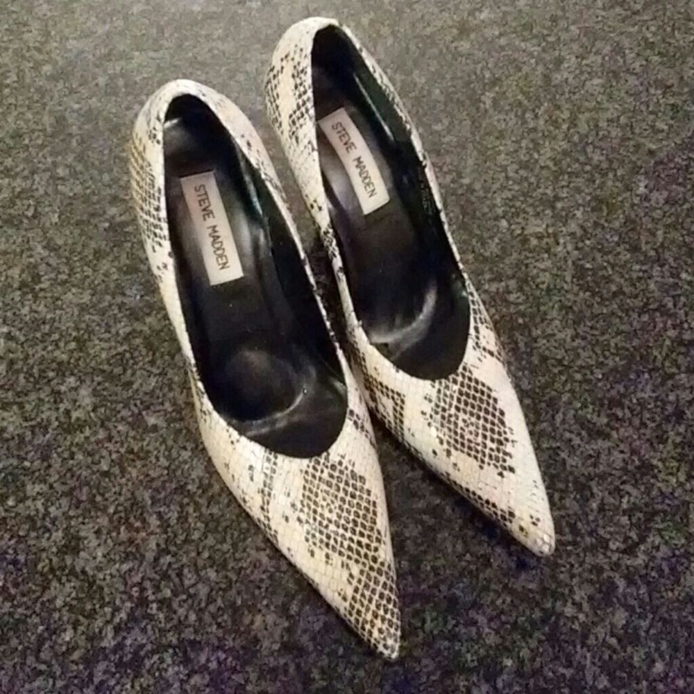 Steve Madden snakeskin pumps